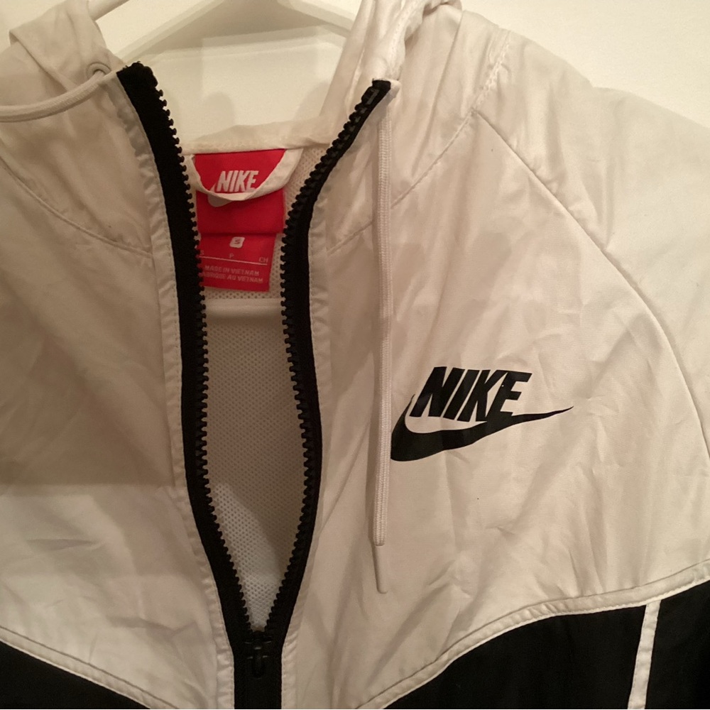 Nike wind jacket - Picture 3 of 3